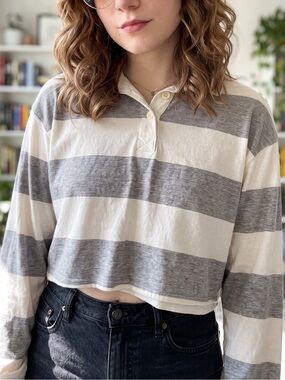 ❄️ SO • Striped Gray and White Cropped Polo Shirt • Women’s XS